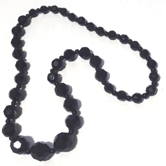 Jewelry - 💲SALE!💲VINTAGE BLACK FACETED ACRYLIC BEADED GRADUATED NECKLACE - 36 INCHES